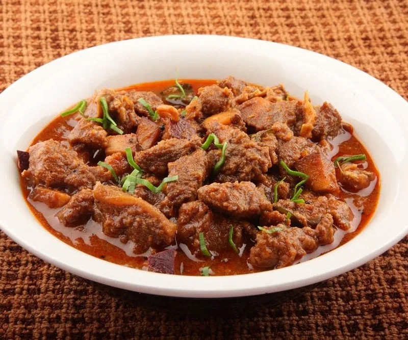 BEEF CURRY QUARTER TRAY